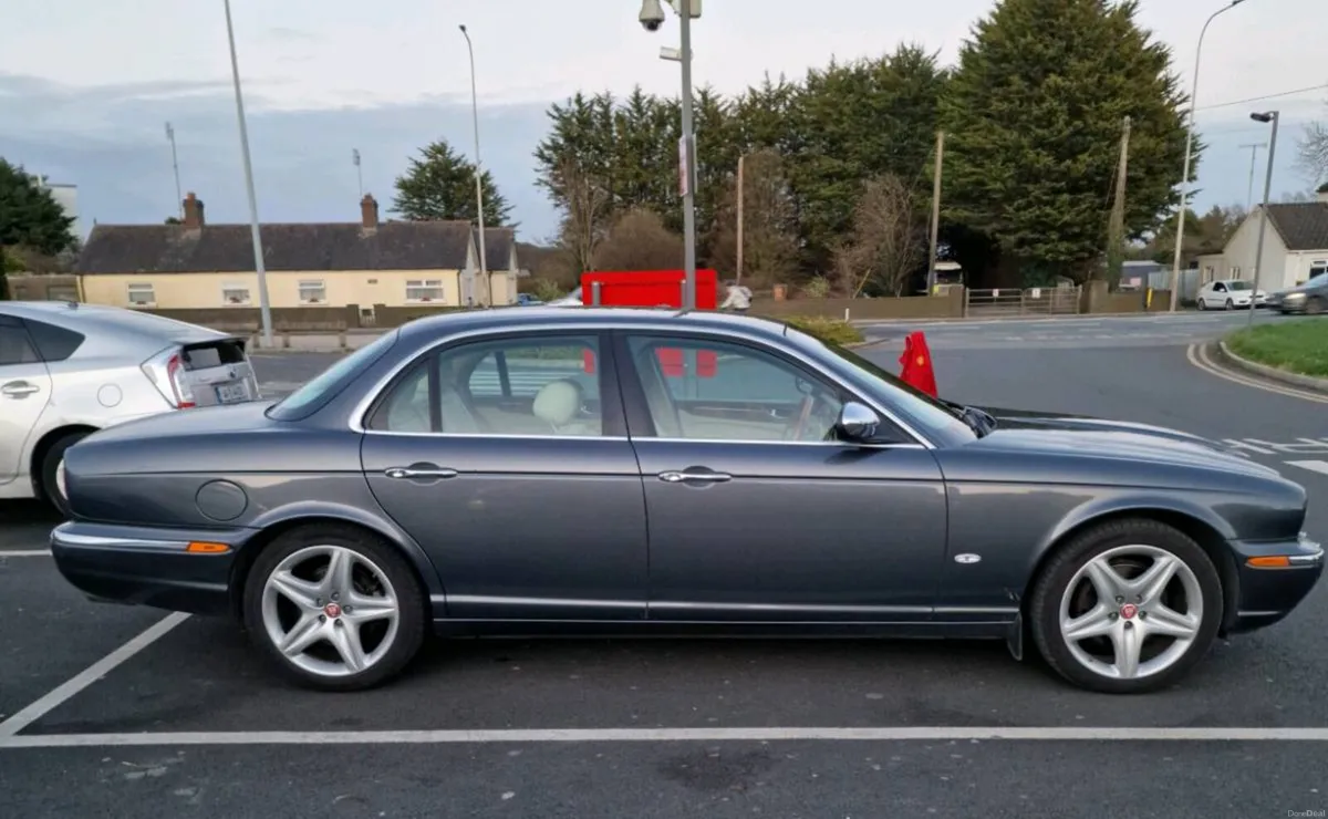 Jaguar XJ6 - Image 3