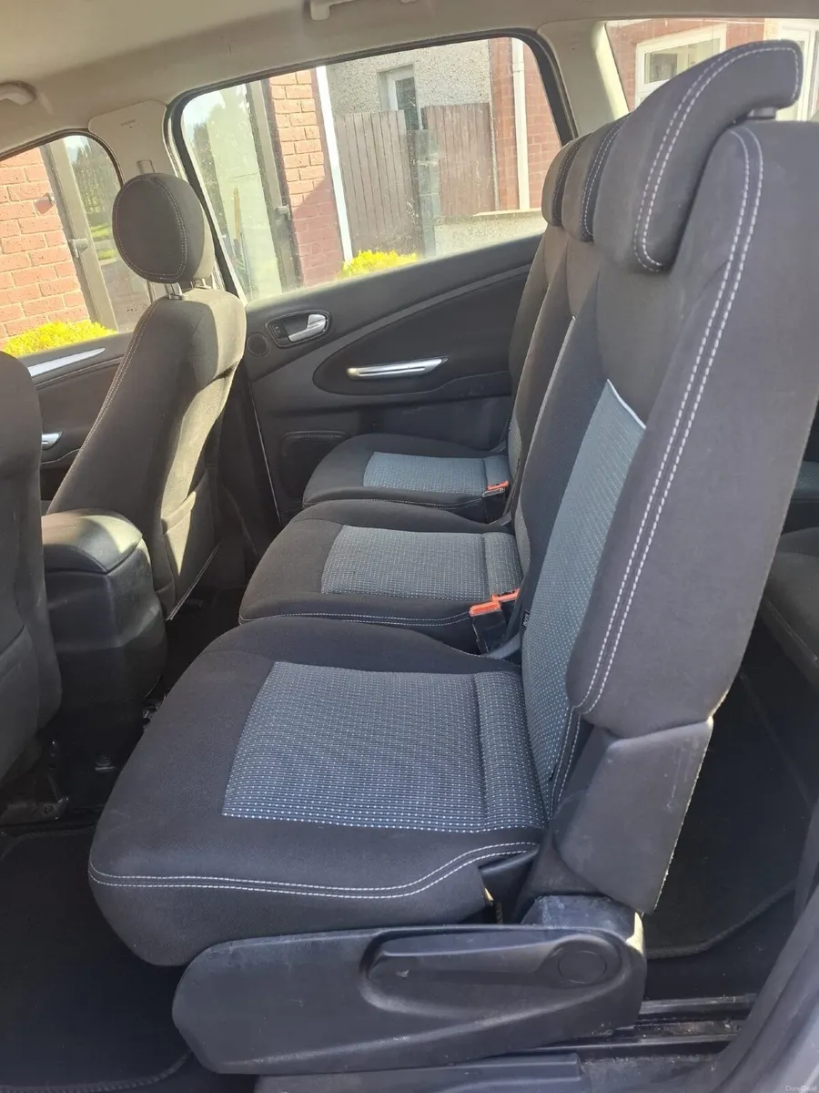 Ford S-Max 2010 Manual 7 seats - Image 3