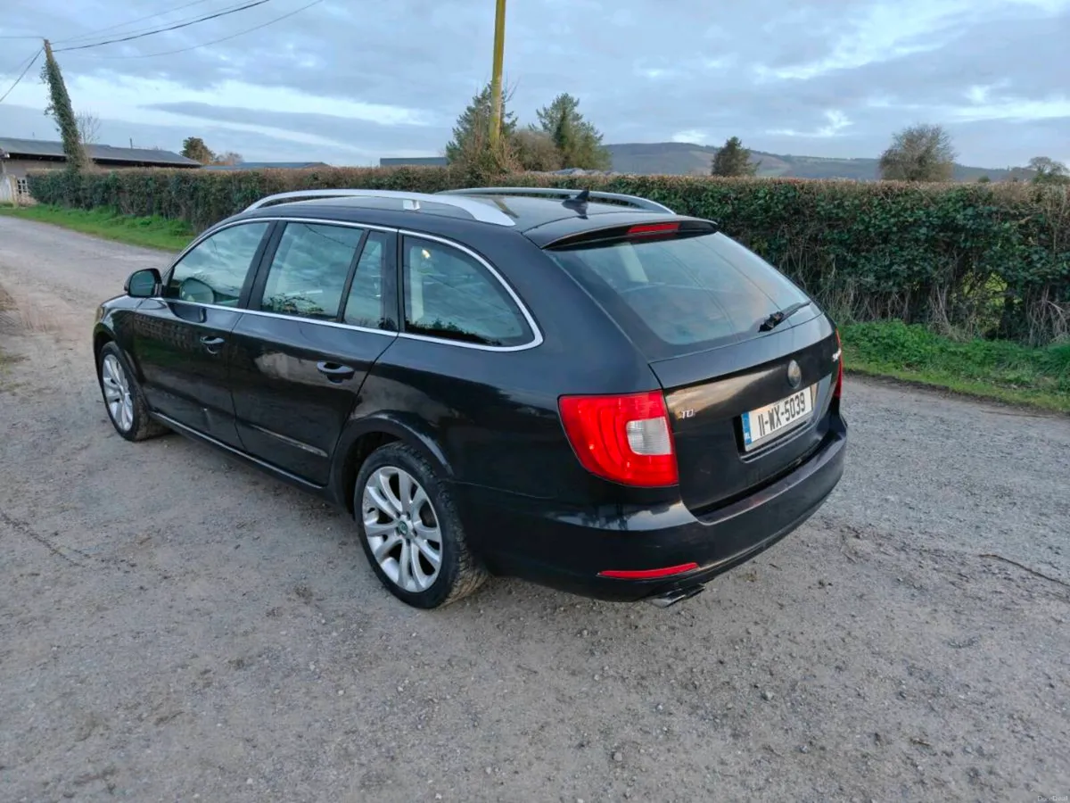 Skoda Superb 2.0 TDI estate - Image 2