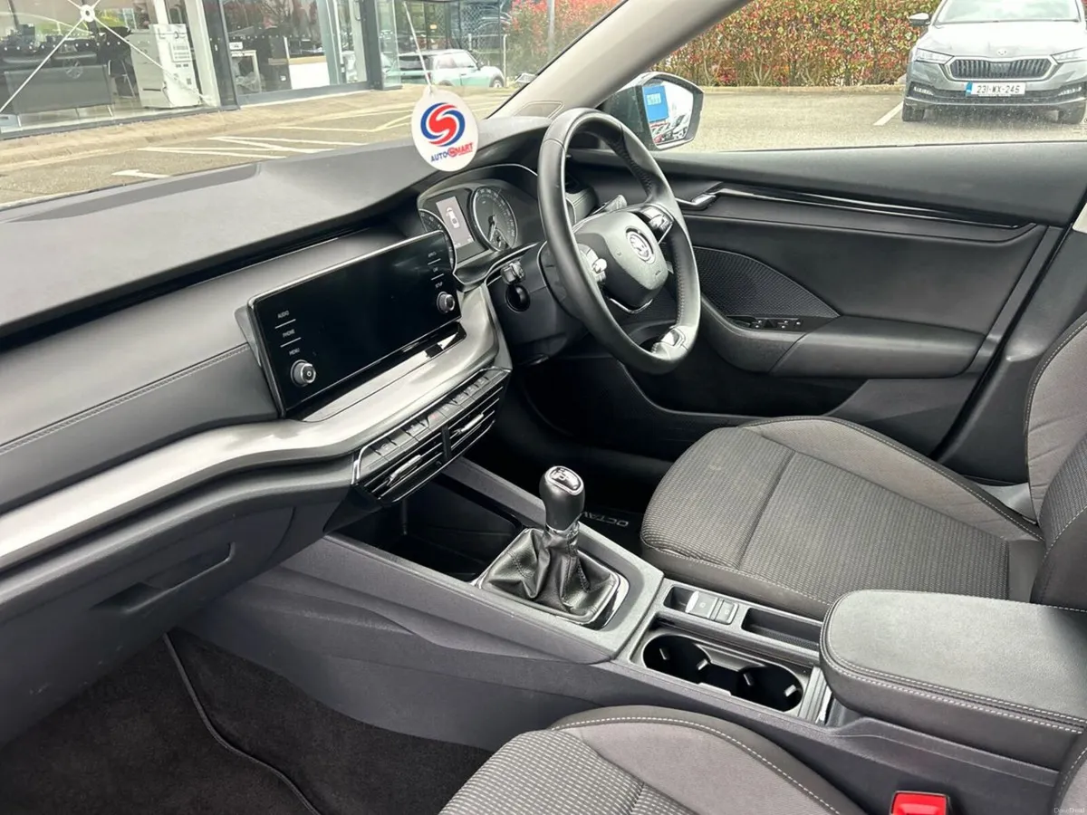 Skoda Octavia OCTAVIA AMB 2.0TDI 115HP-EASTER SALE - Image 3