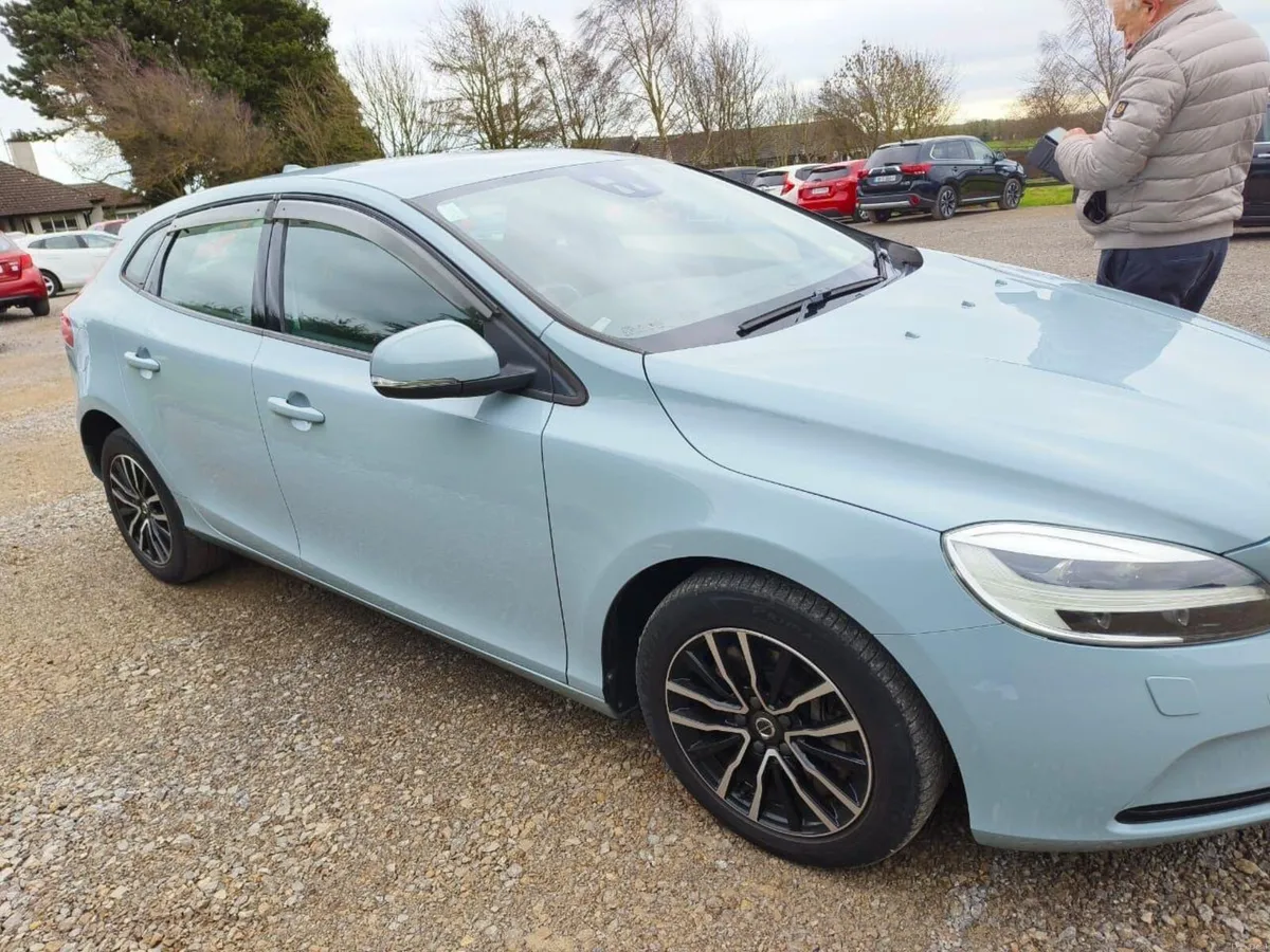 2017 Volvo V40 - Image 1