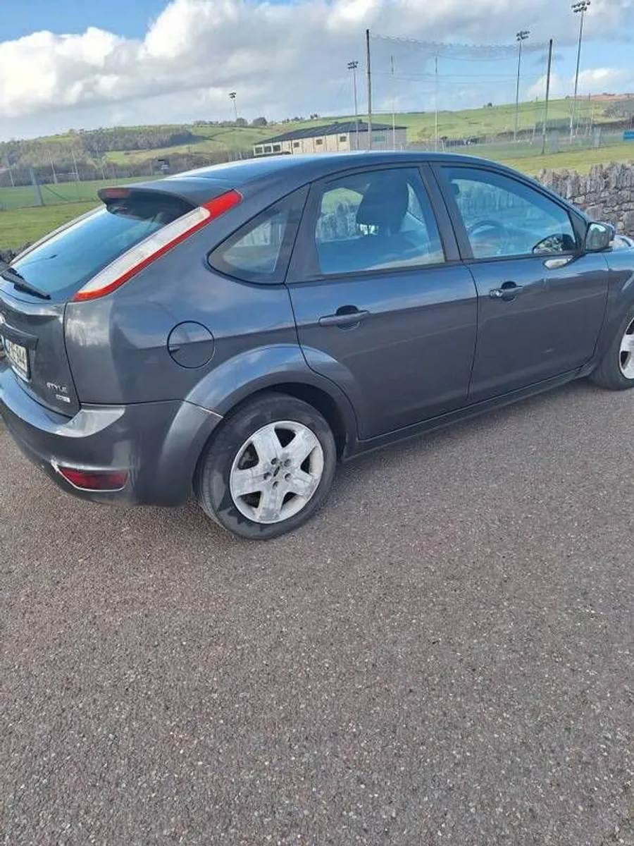 2008 Ford Focus - Image 2