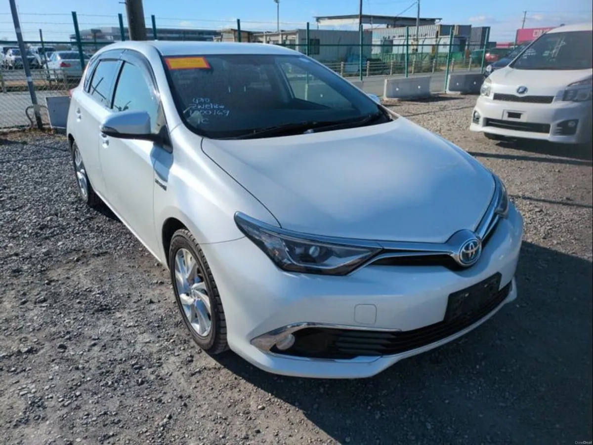 Toyota Auris Hybrid - Image 1