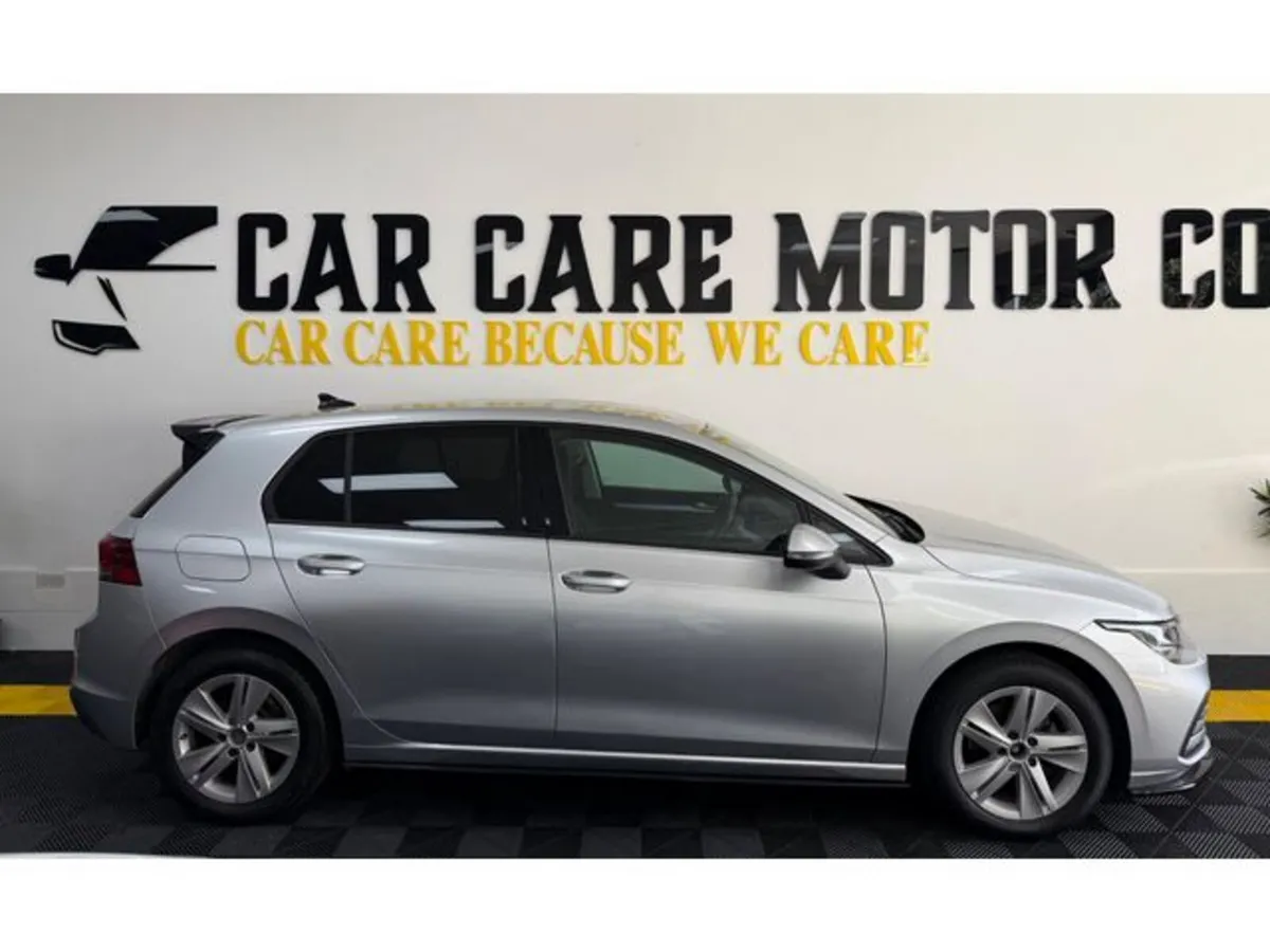 Volkswagen Golf Life 1.0 TSI Mhev 110HP 5 - Image 3