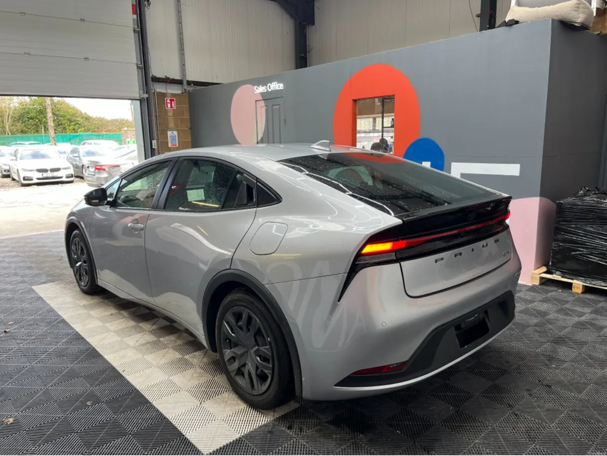 Toyota Prius 2025 TOYOTA PRIUS X 1.8 AUTOMATIC / C - Image 4