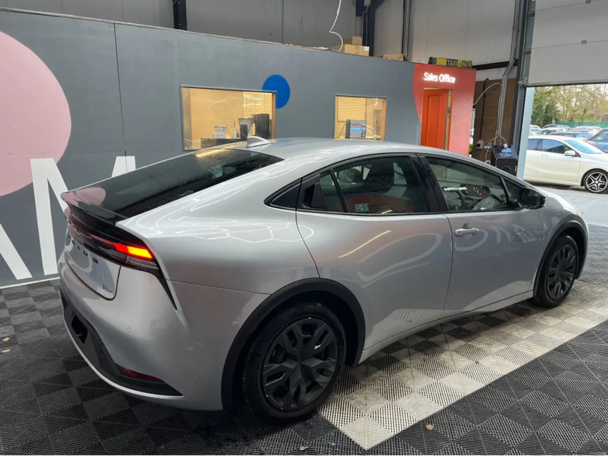 Toyota Prius 2025 TOYOTA PRIUS X 1.8 AUTOMATIC / C - Image 2