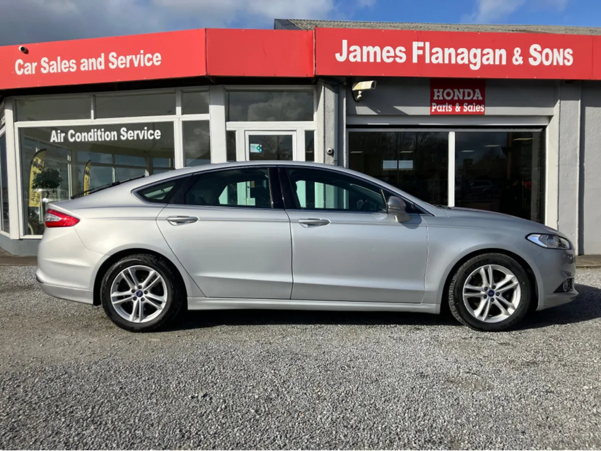 Ford Mondeo ZETEC 5DR 1.5 TDCI 120PS 4DR - Image 3