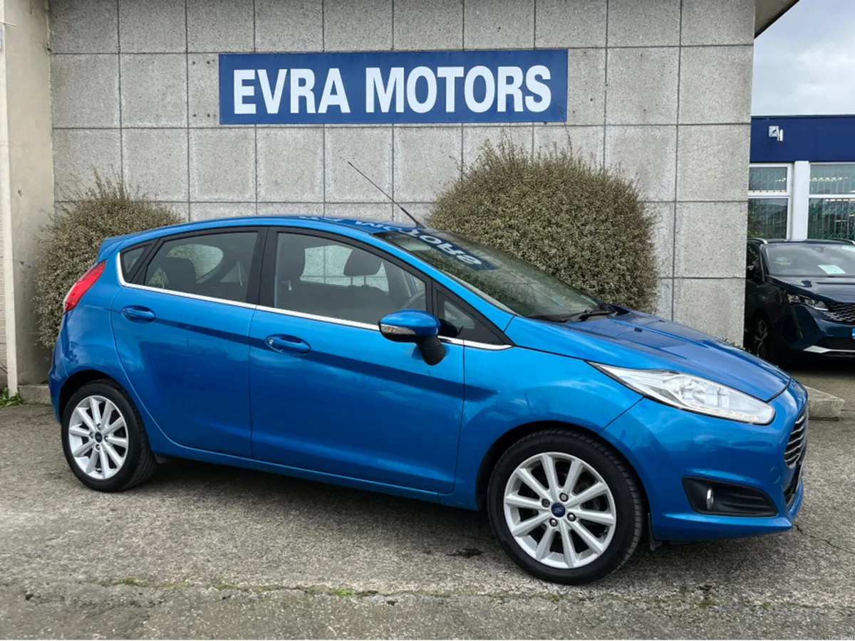 Ford Fiesta TITANIUM 1.25 PETROL //LOW MILES// - Image 3