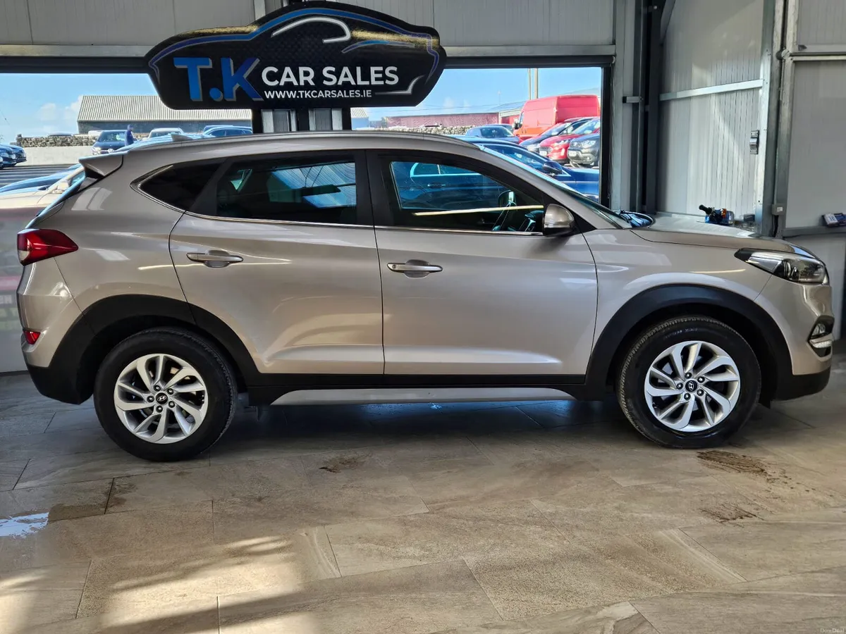18 HYUNDAI TUCSON PREMIUM SE - Image 3