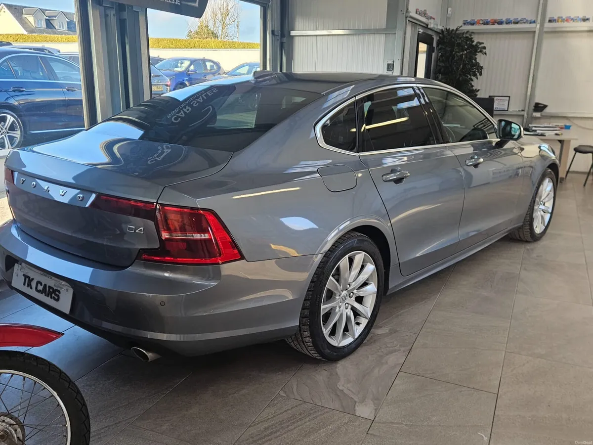 19 VOLVO S90 MOMENTUM - Image 2