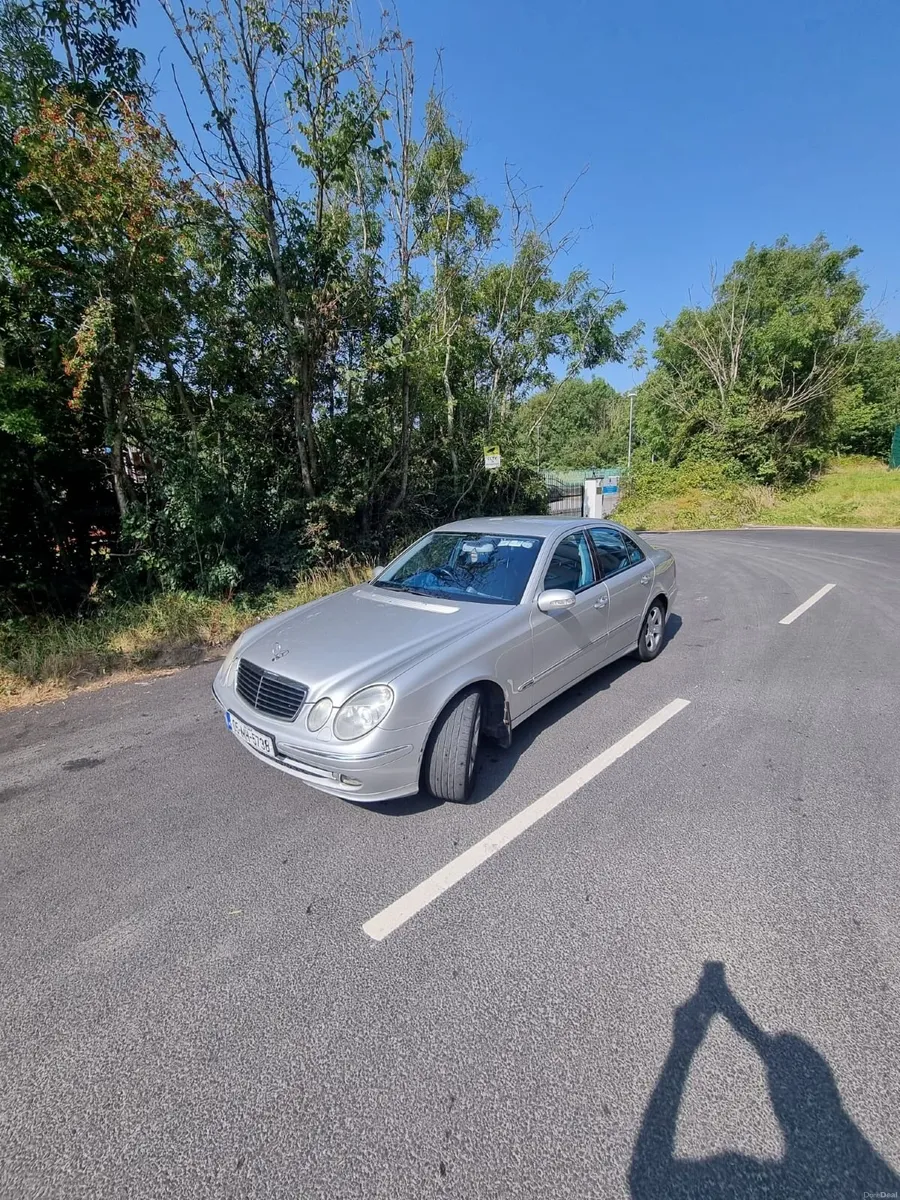 Mercedes-Benz E-Class 2005 - Image 3