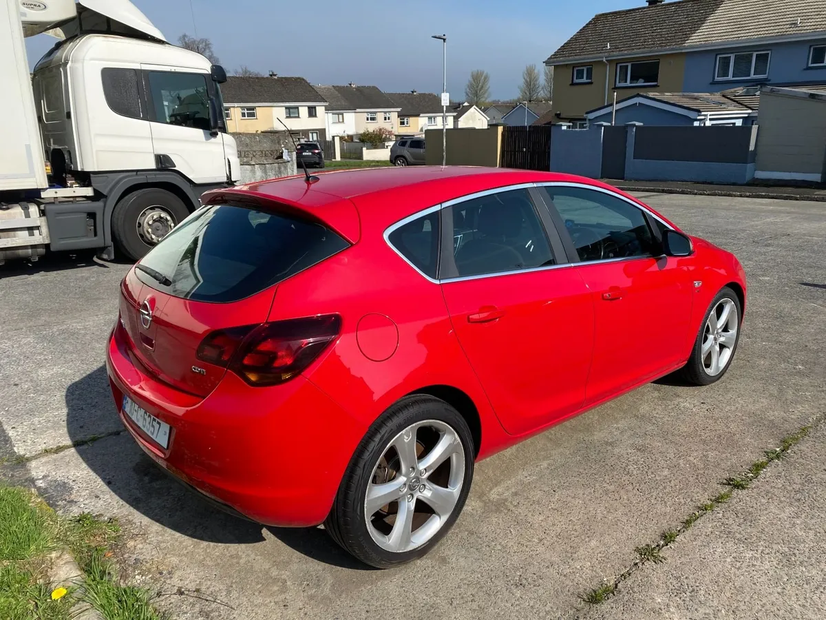 Opel Astra 2010 - Image 4