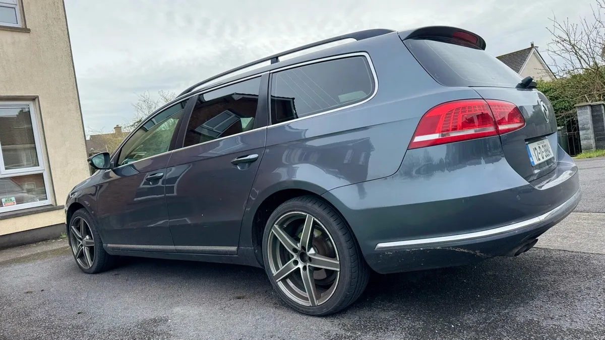 Volkswagen Passat - Image 2