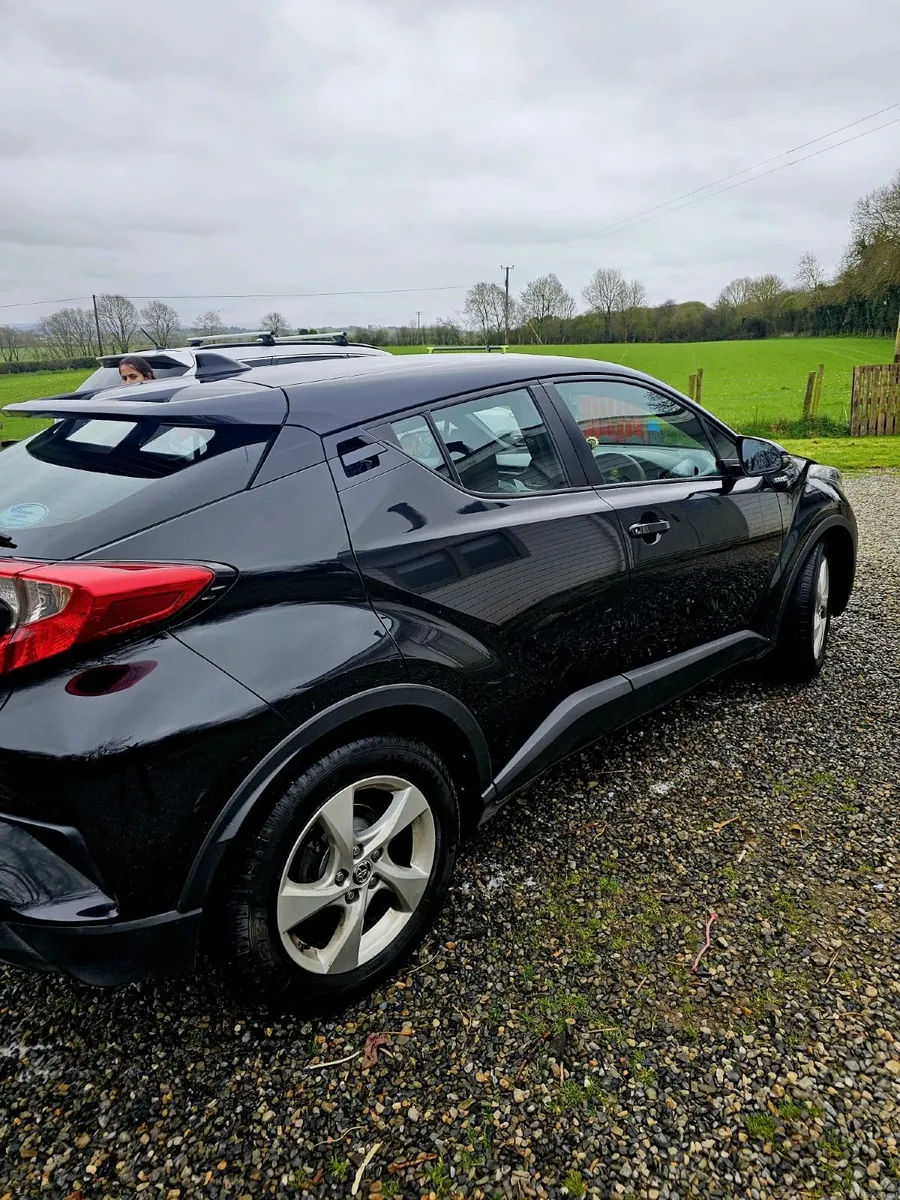 Automatic Toyota C-HR 2017 - Image 2