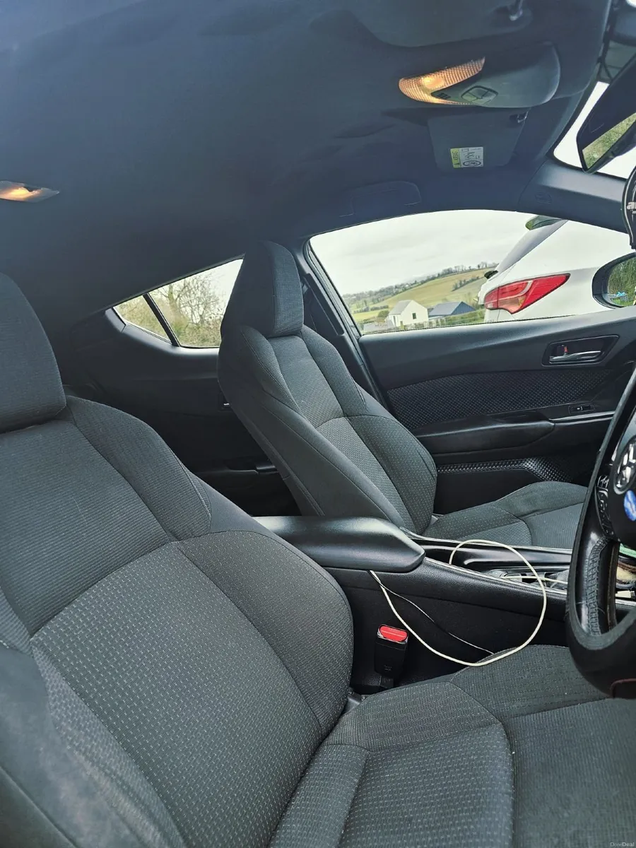 Automatic Toyota C-HR 2017 - Image 3