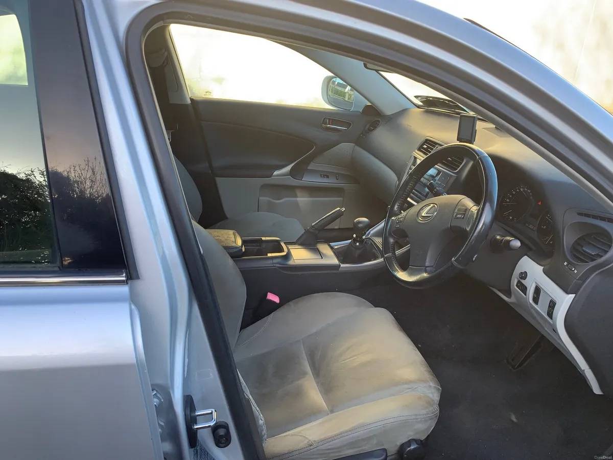 Lexus IS 2010 - Image 4