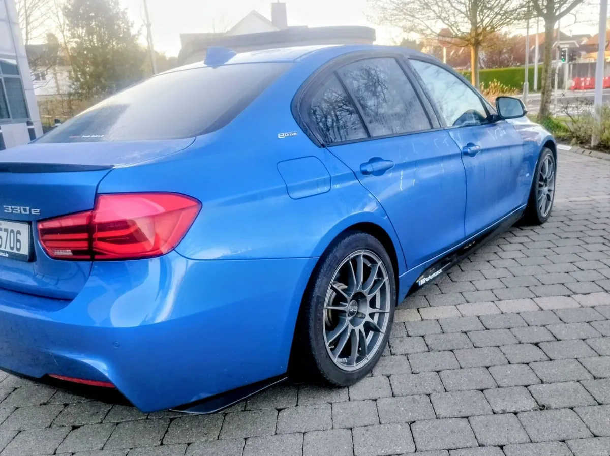 BMW 3-Series 2018 - Image 4