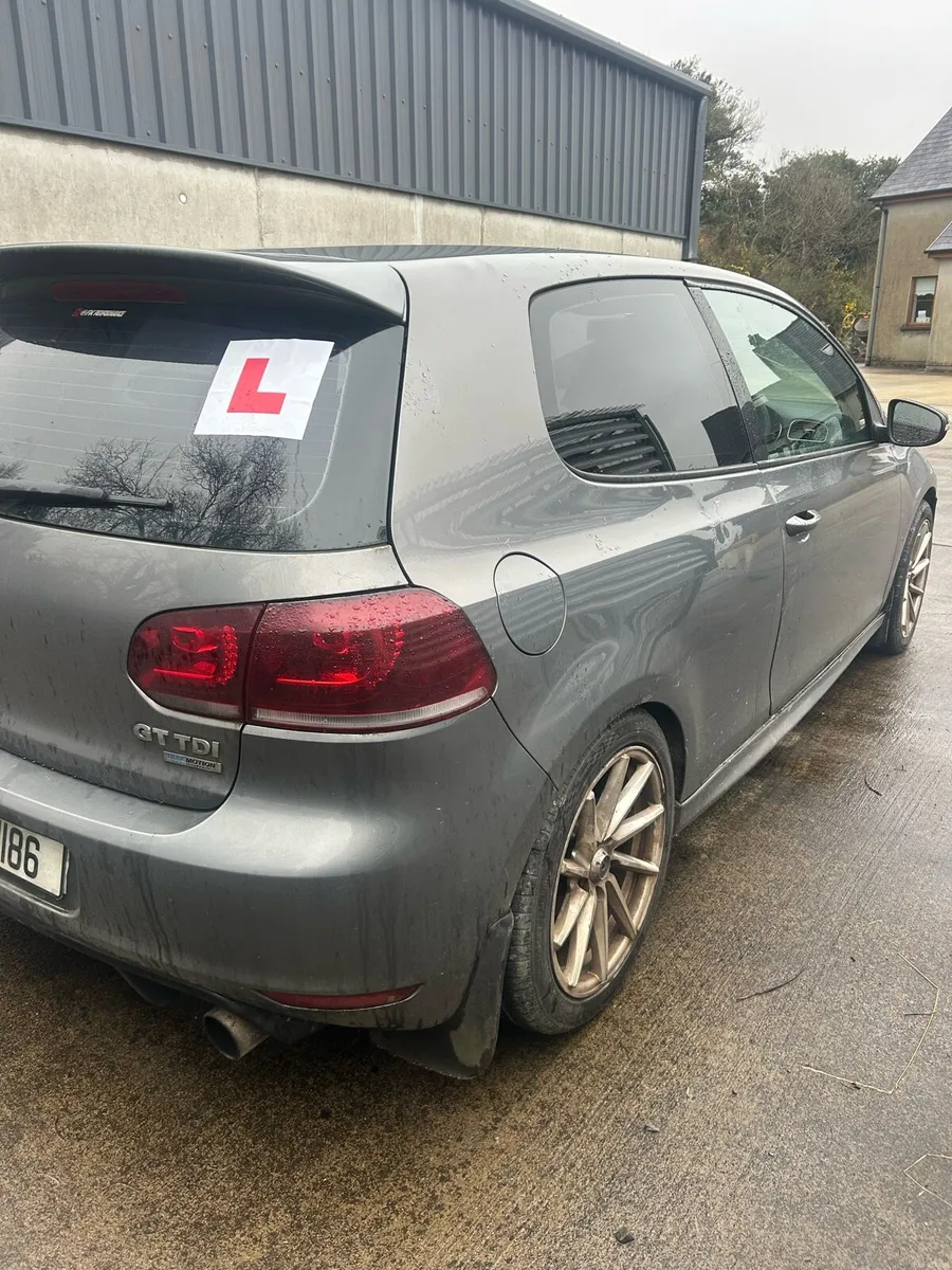 Volkswagen golf - Image 4