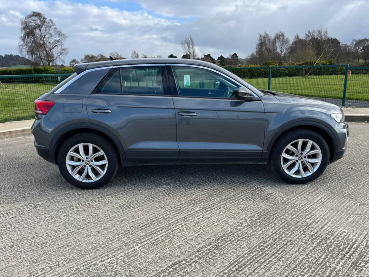 Volkswagen T-Roc 1.0 TSI MANUAL 6SPEED FWD 110HP 5 - Image 3