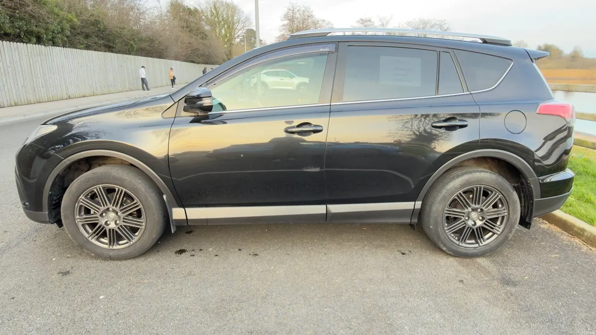 Toyota RAV4 2016 - Image 2