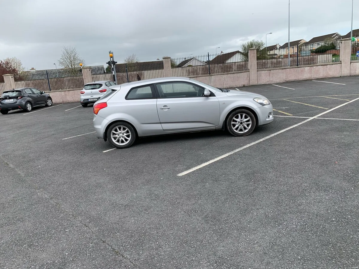 2010 Kia pro-ceed - Image 1