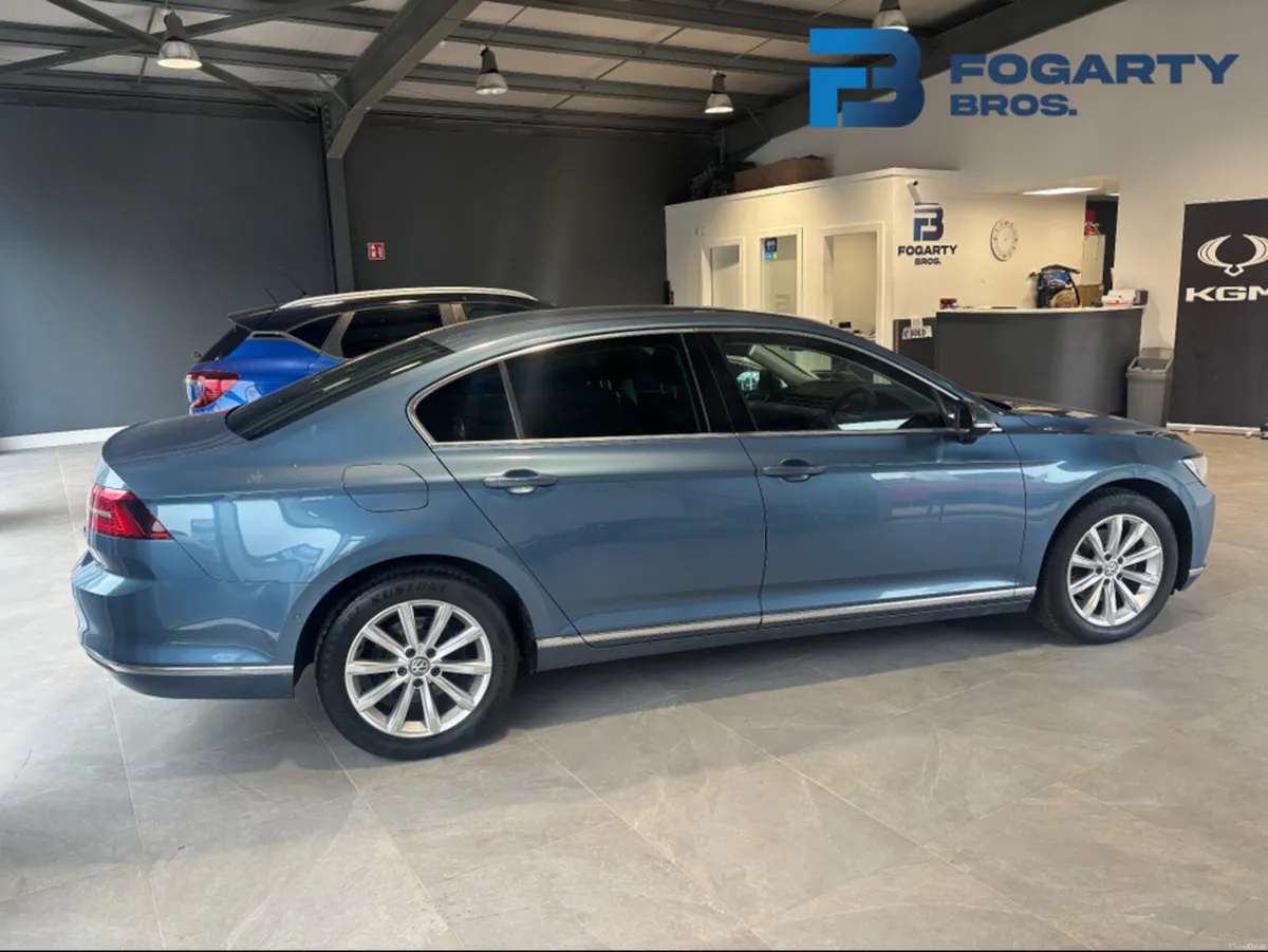 Volkswagen Passat 2017 - Image 3