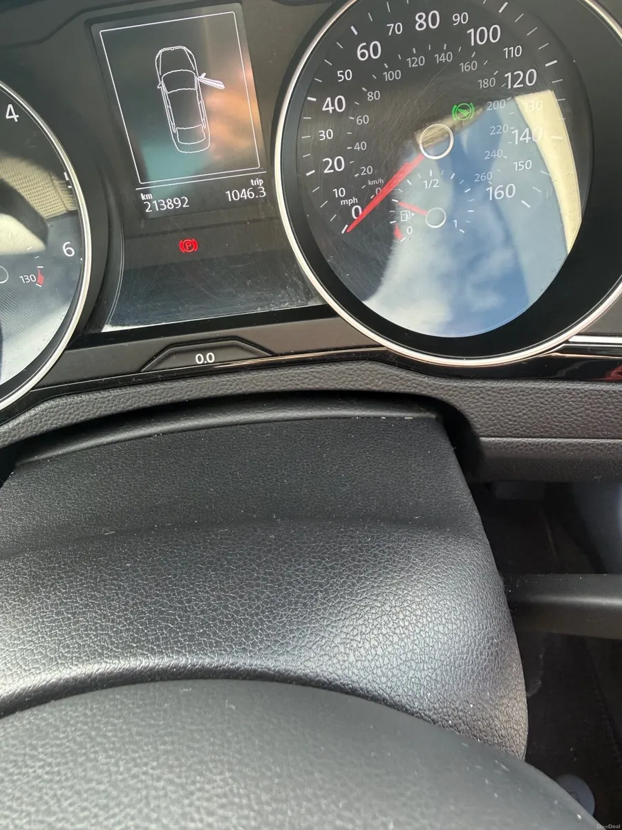 Volkswagen Passat 2016 - Image 2