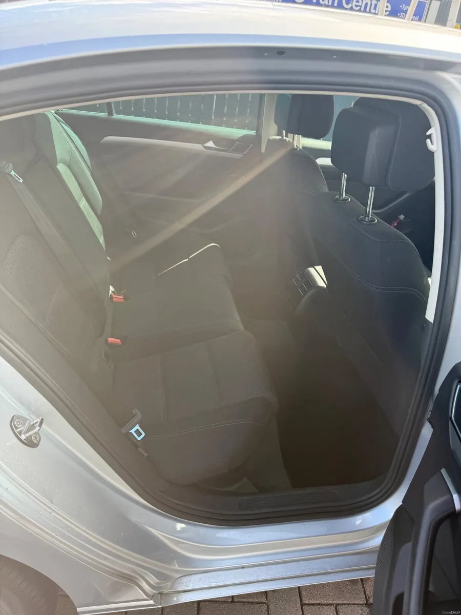 Volkswagen Passat 2016 - Image 3