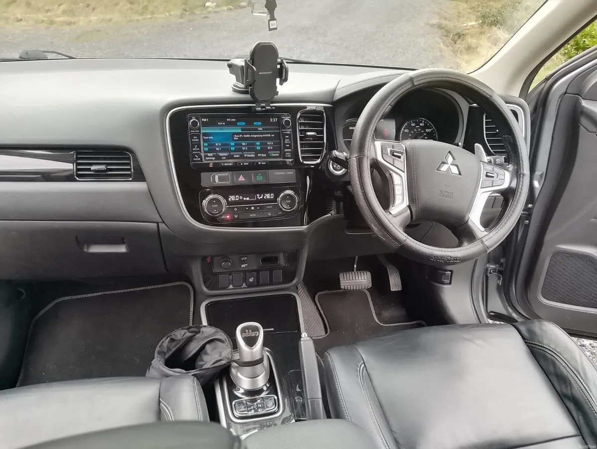 Mitsubishi Outlander PHEV 2016 High Spec | 4WD | - Image 4
