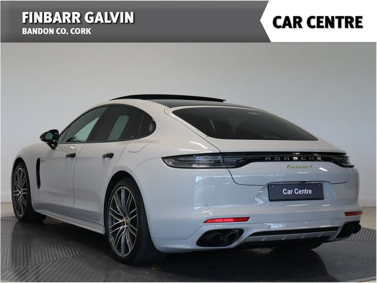 Panamera PHEV  Platinum Black Edition - Image 2
