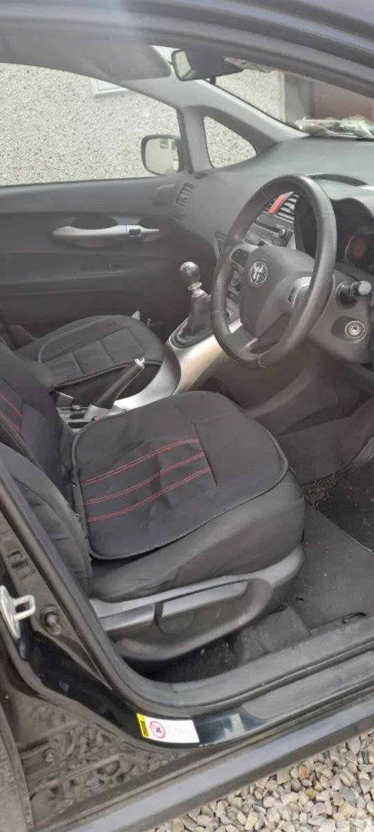 2010 Black Toyota Auris - Image 4