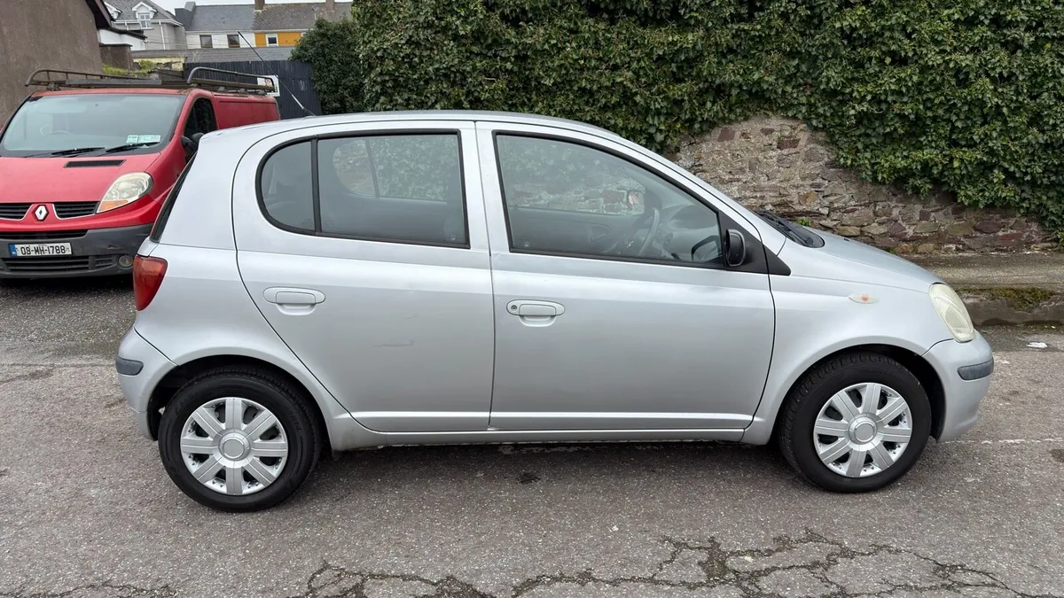 Yaris 2003 - Image 1