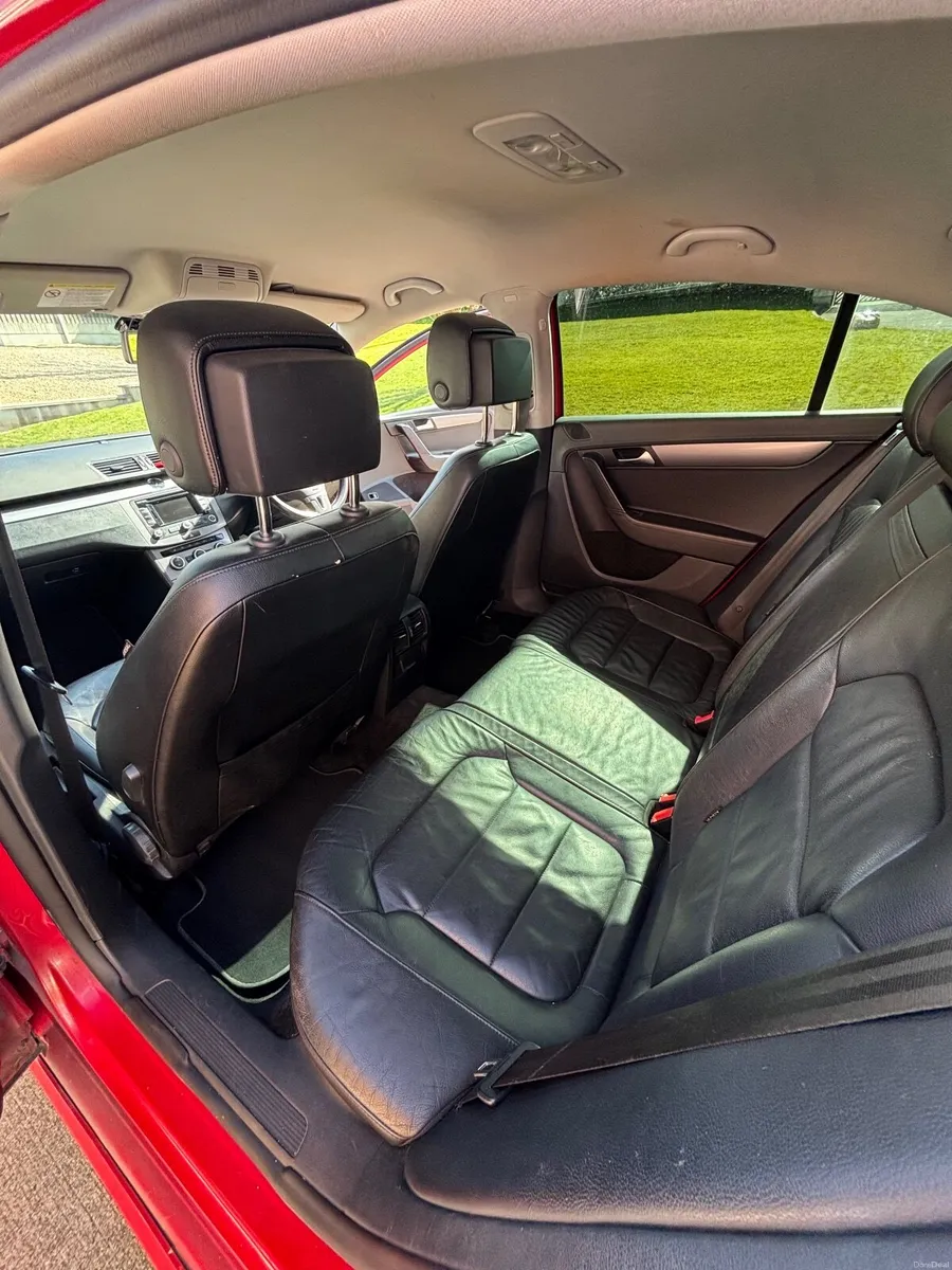 Volkswagen Passat 2014 - Image 2