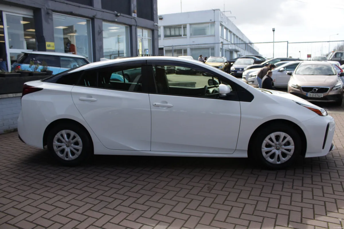 2021 TOYOTA PRIUS 1.8 HYBRID LUXURY - Image 3