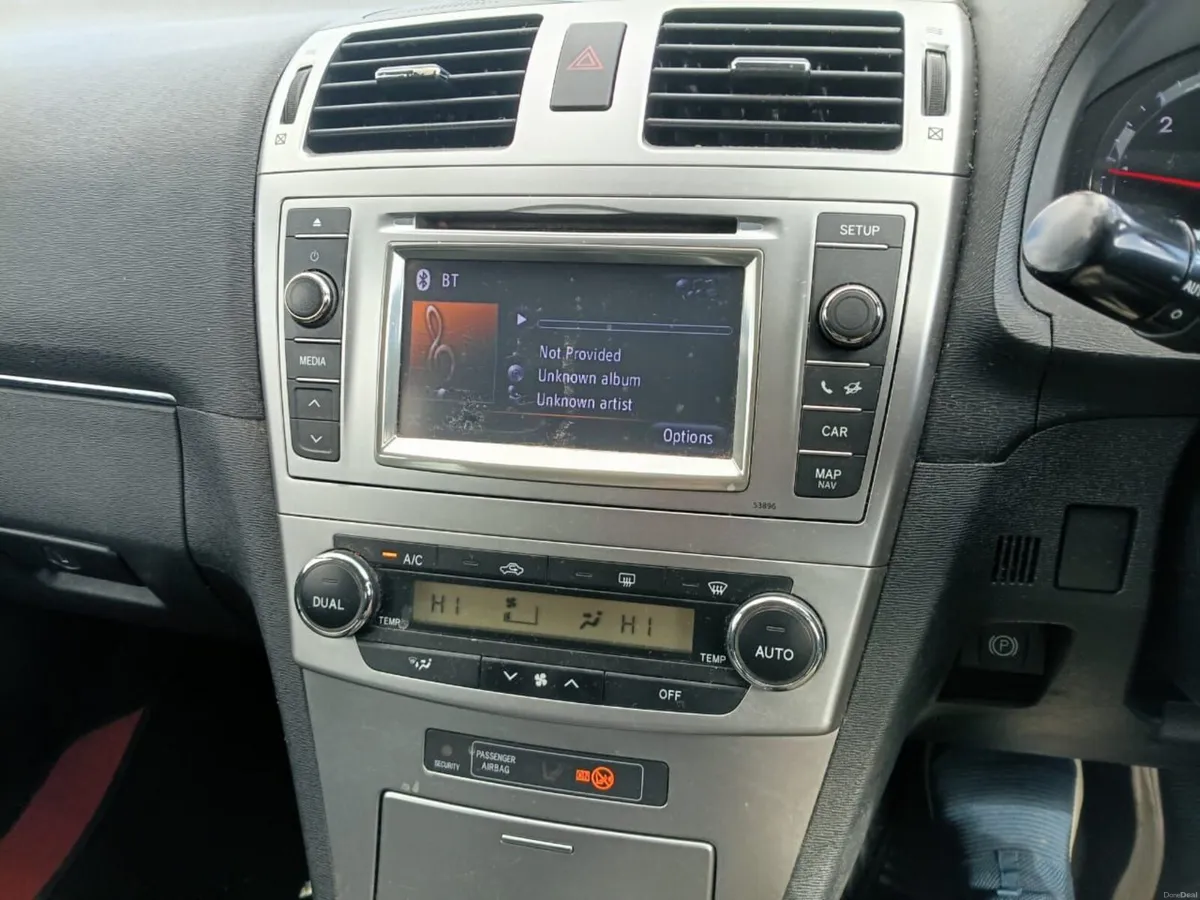 Toyota Avensis 2013 - Image 2