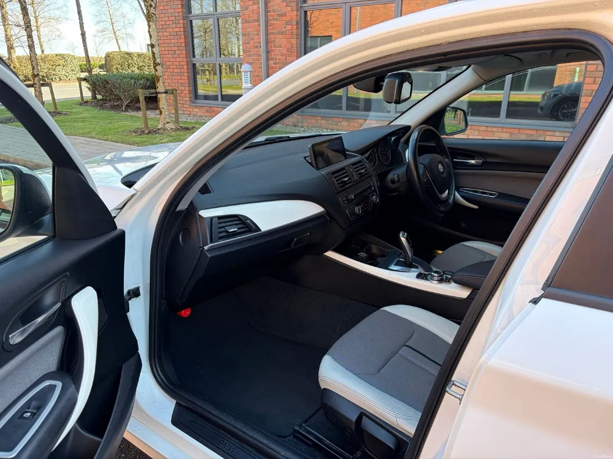 132 BMW116i automatic low km - Image 3