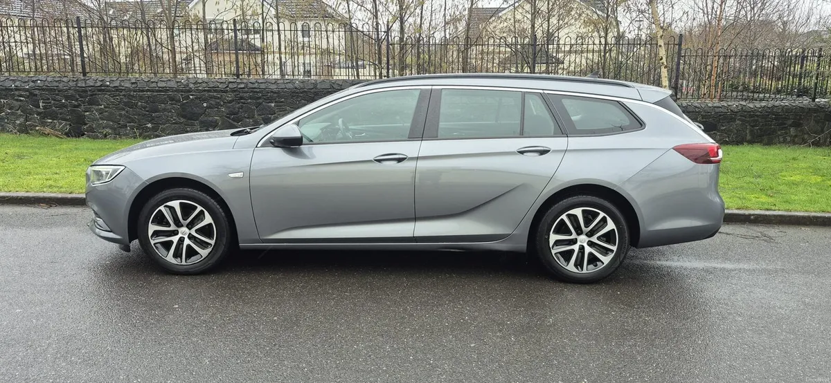 2020 opel insinia - Image 1