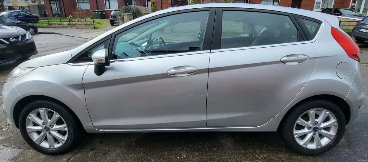 Ford Fiesta Zetec 2010 - Image 4