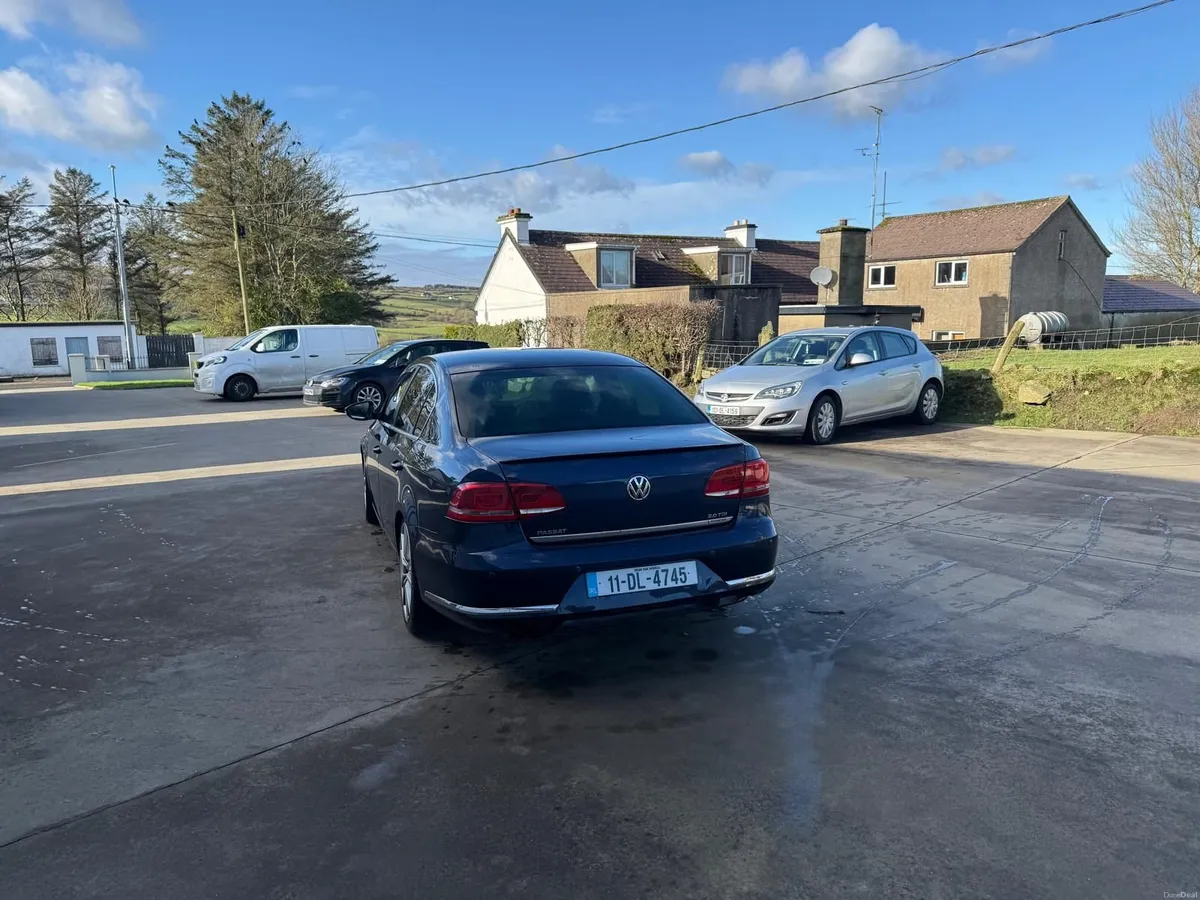 Volkswagen Passat 2011 - Image 4