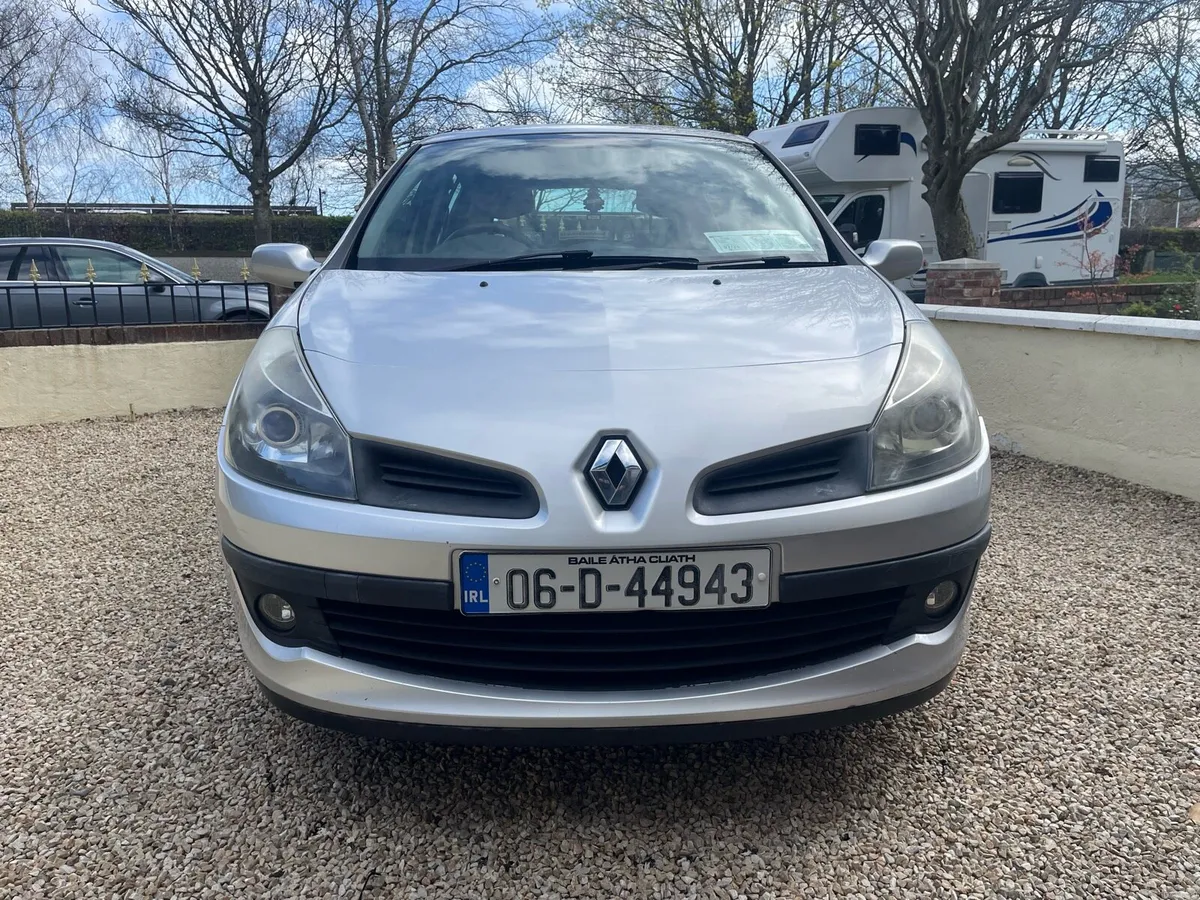 Renault Clio 1.1 very low Kms €1,675 - Image 3
