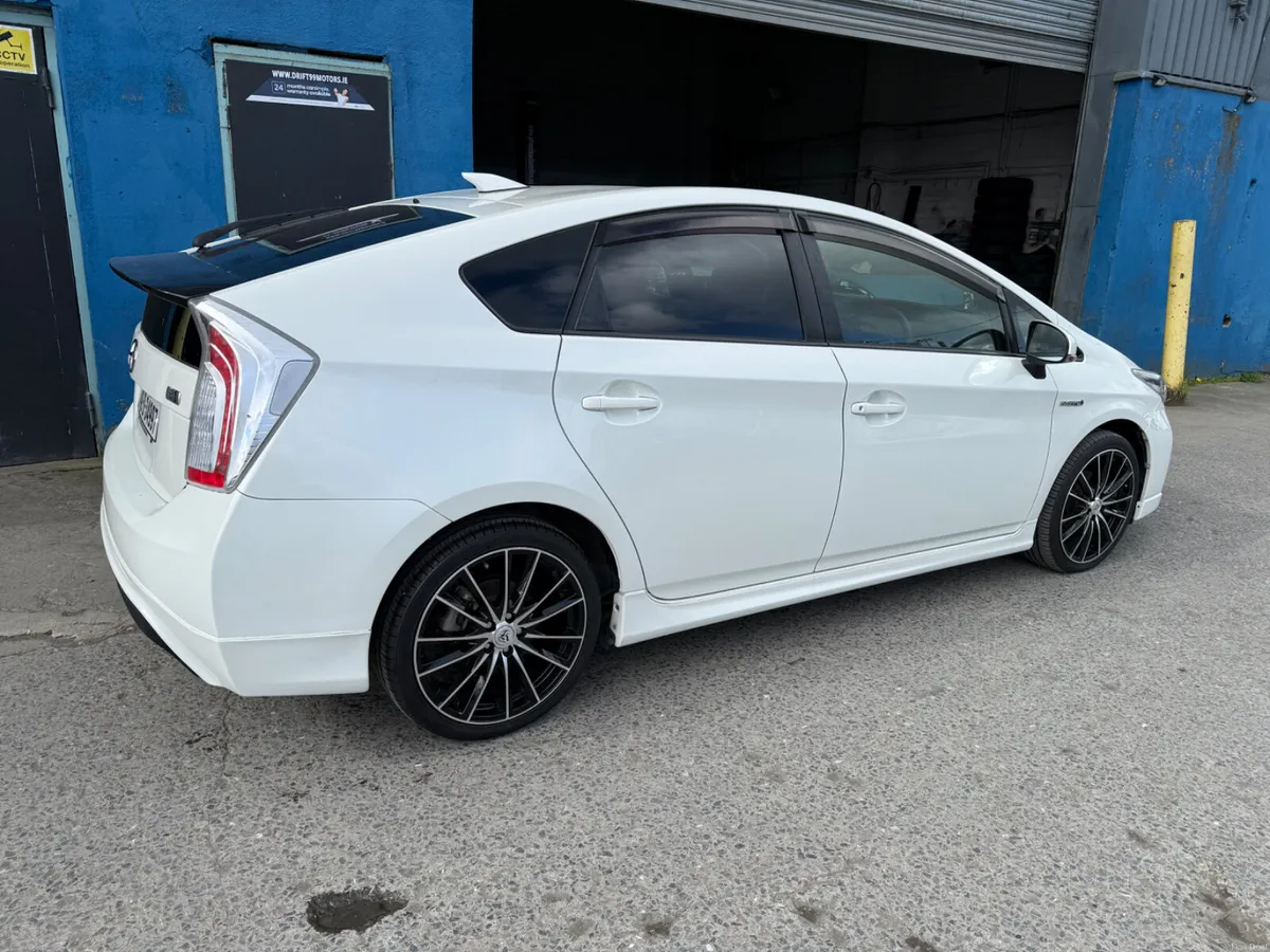 2014 Toyota Prius Hybrid Automatic - Image 4