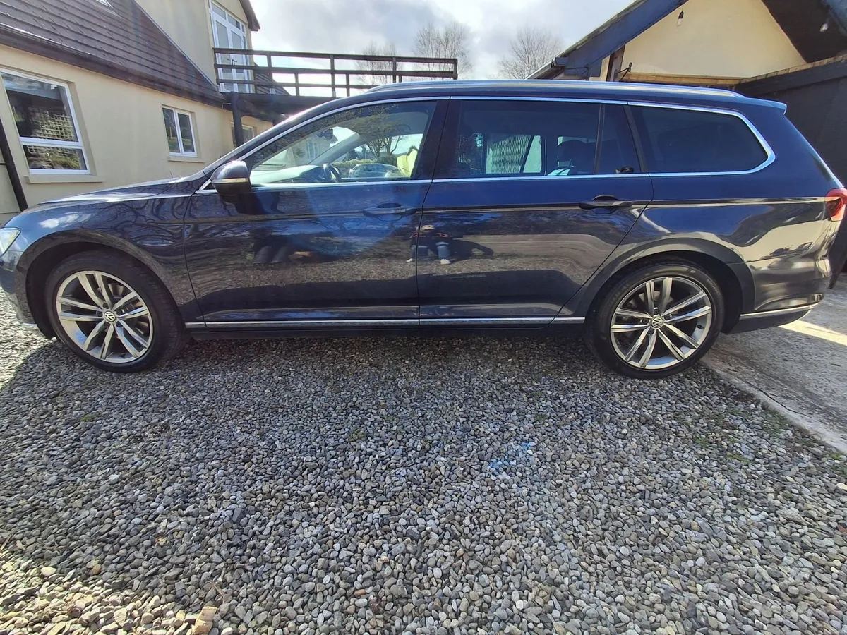 Volkswagen Passat 2016 - Image 2