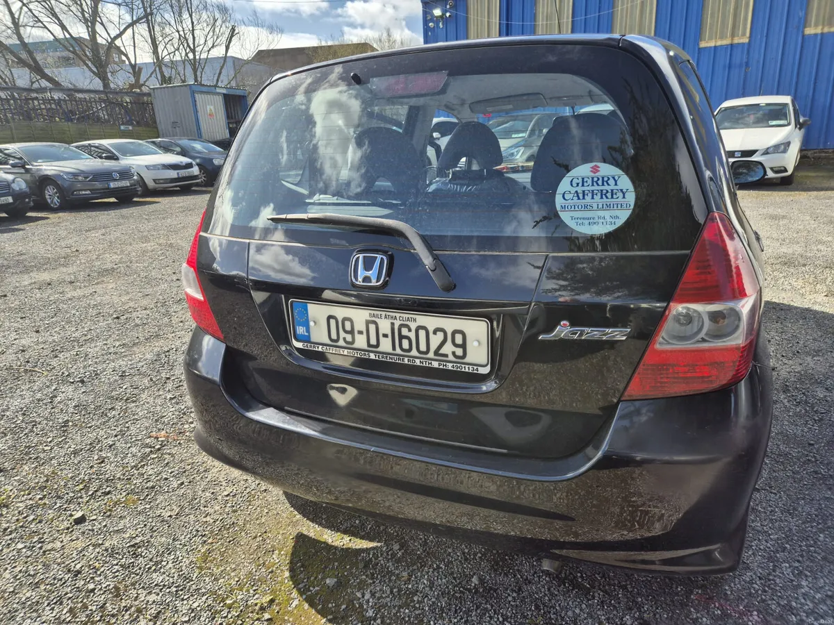 Lovely Honda Jazz 2009 - Image 4