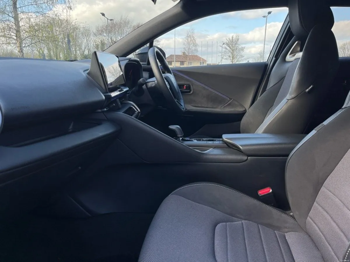 Toyota C-HR C-HR PHEV SOL - Image 6