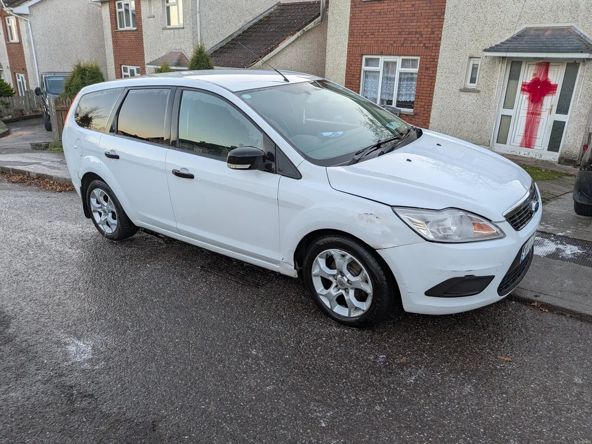 2010 Ford Focus - Image 4