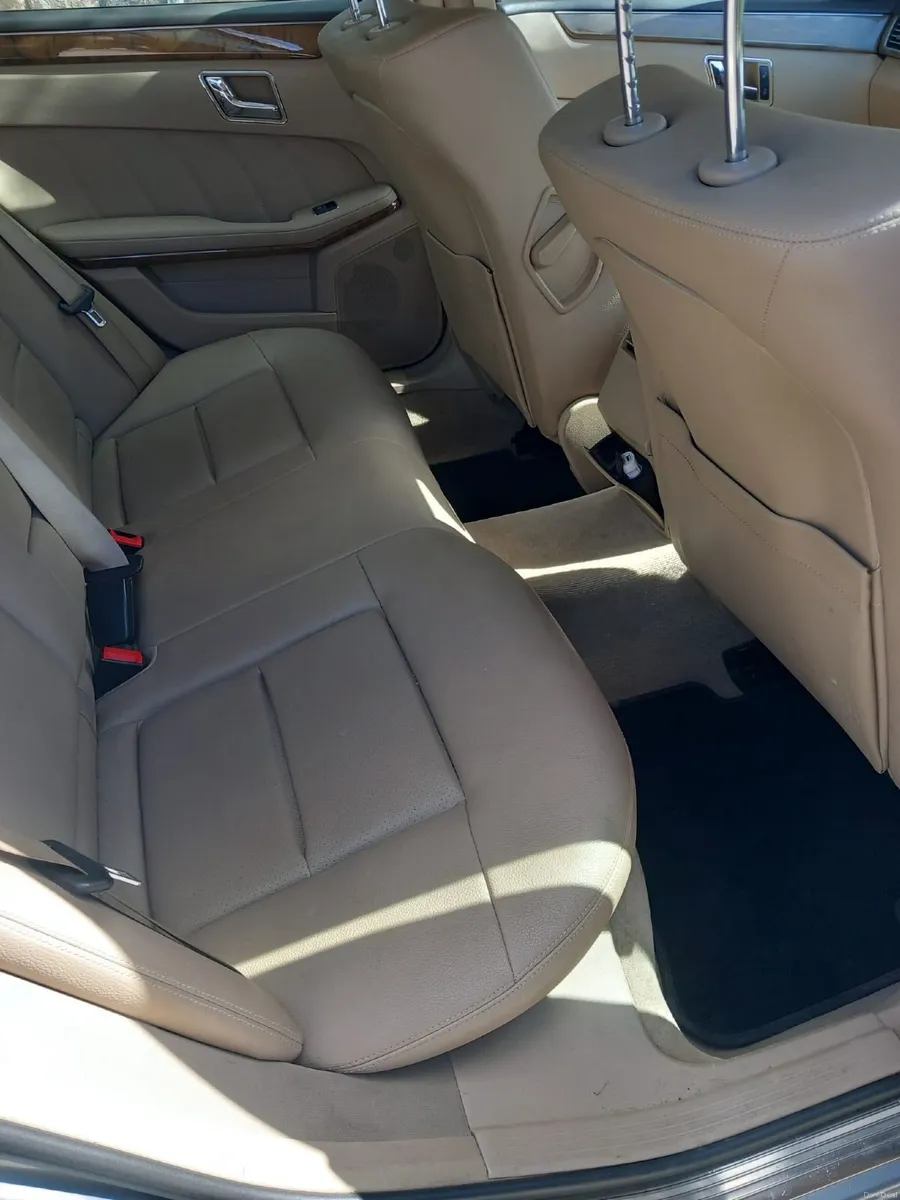 Mercedes-Benz E-Class 2010 - Image 2