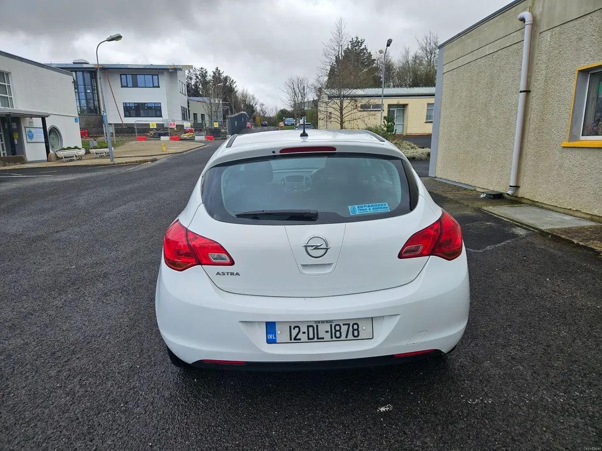 Opel Astra 2012 - Image 4
