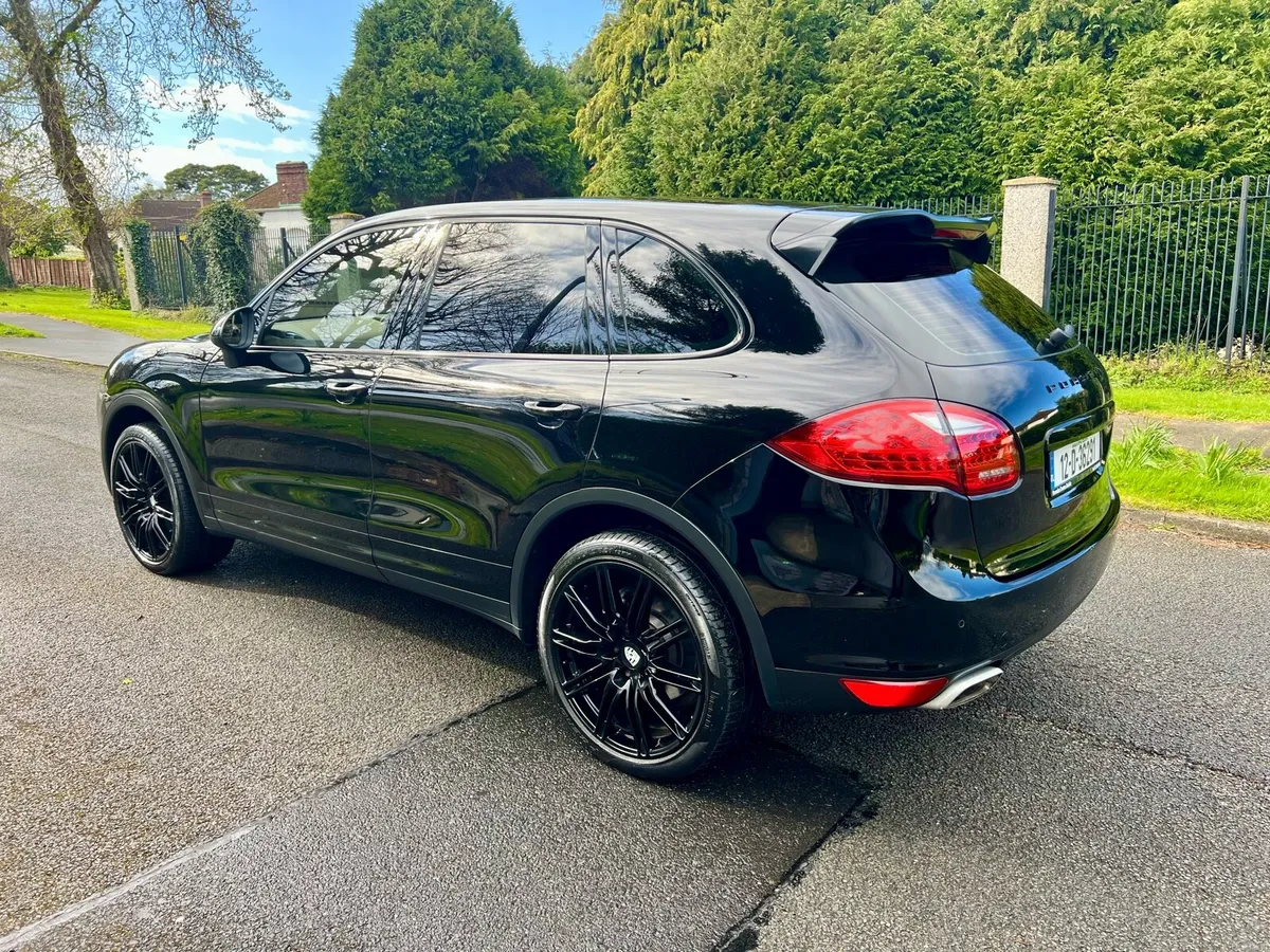 2012 Porsche Cayenne Diesel Spotless - Image 4