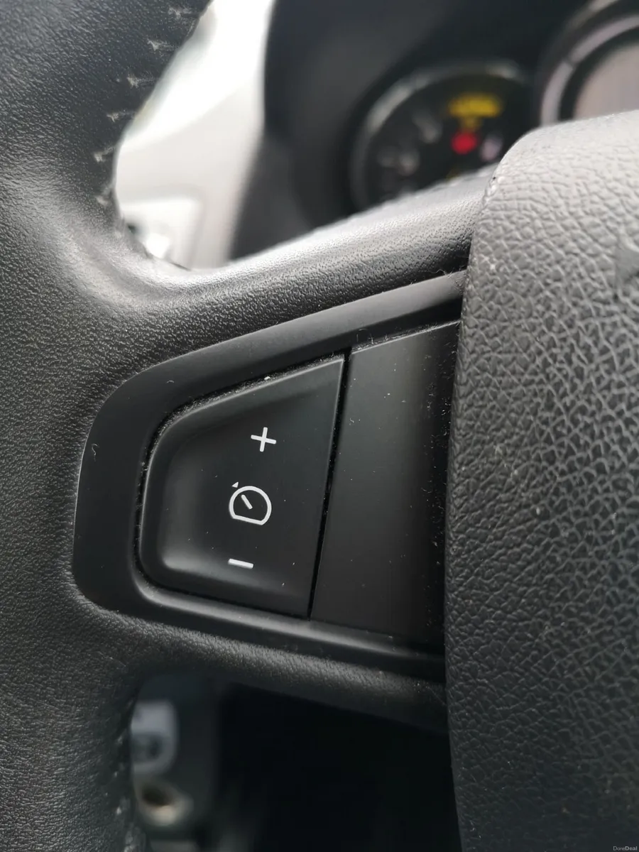 Renault Grand Megane 2011 - Image 2