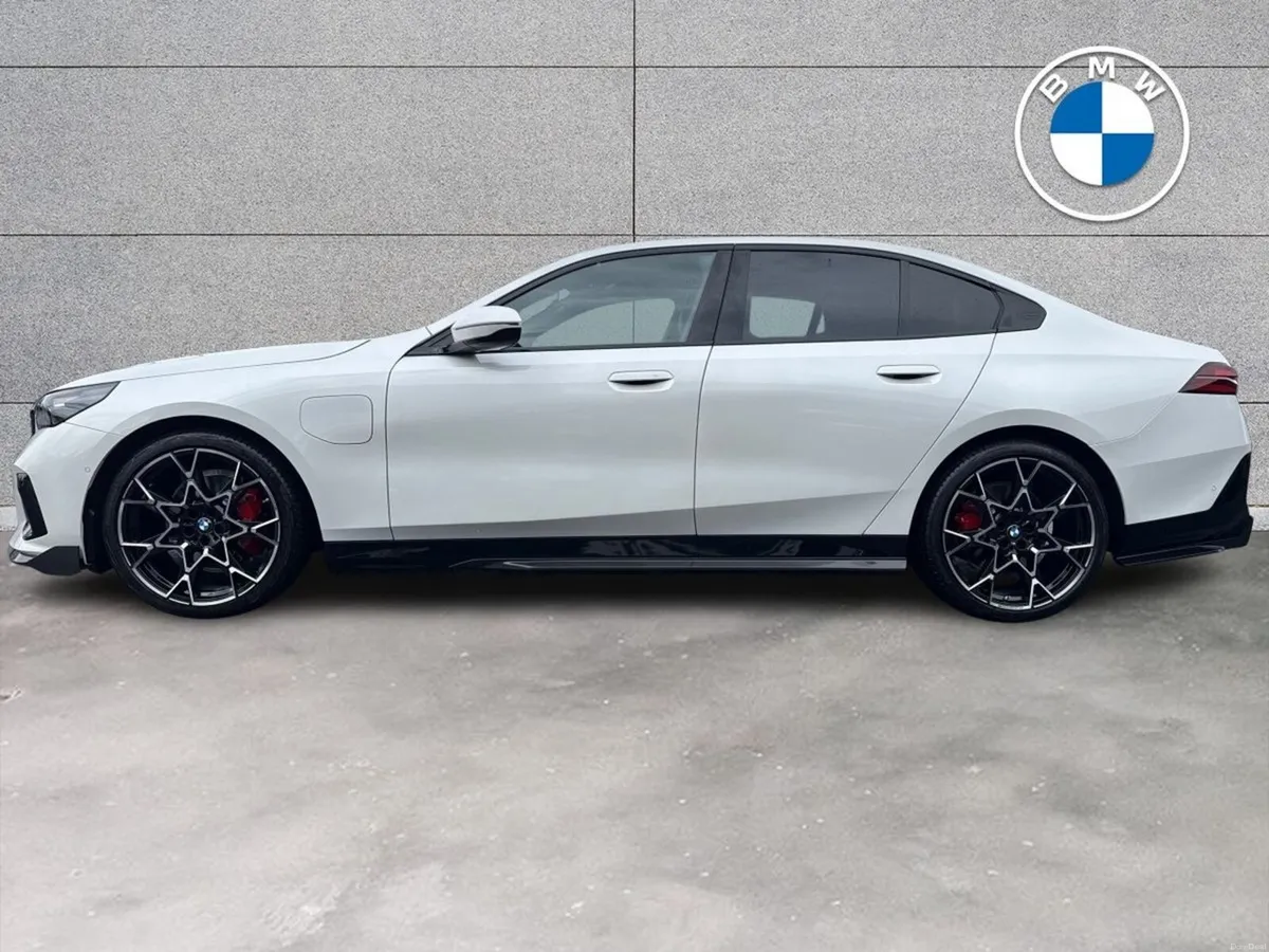 BMW 5-Series 530e M Sport Pro Saloon - Image 4